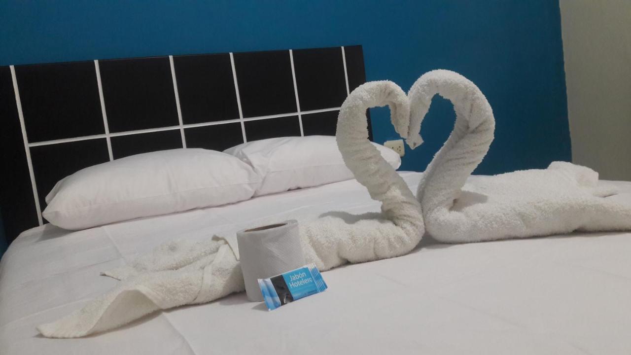 Aypa Hostal Trujillo Eksteriør bilde