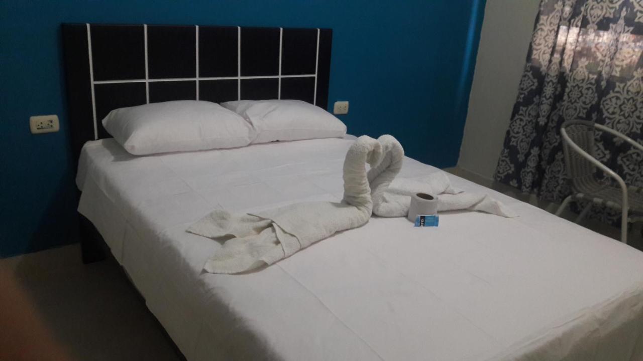 Aypa Hostal Trujillo Eksteriør bilde